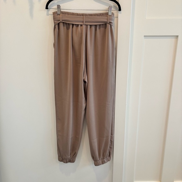 Mustard Seed Boutique Satin Tan Jogger Style Pants With Belt Size Medium - Picture 5 of 13